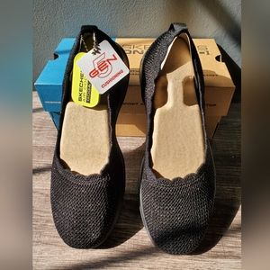 NWT Skechers On The Go, Go Walk Lite - Glitz, Black slip on sneaker, size 8